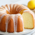 Wilgotna babka jogurtowa z lekkim cytrynowym lukrem