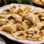 Pierogi z kapustą i grzybami podane z podsmażoną cebulą